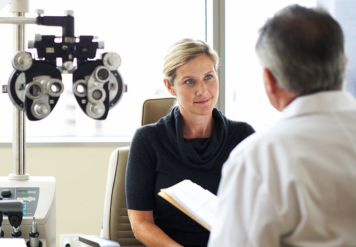 A lady visiting a retina specialist during a checkup visit